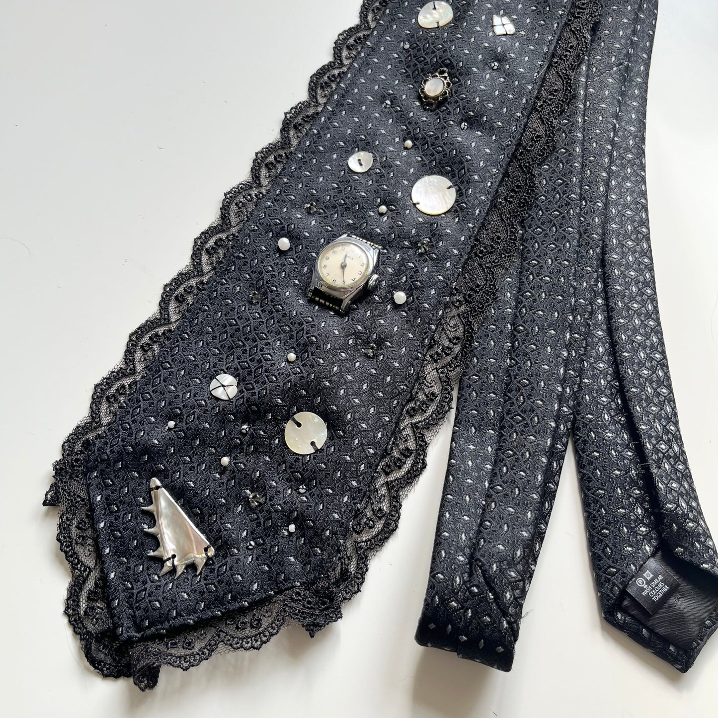 Spiked lace