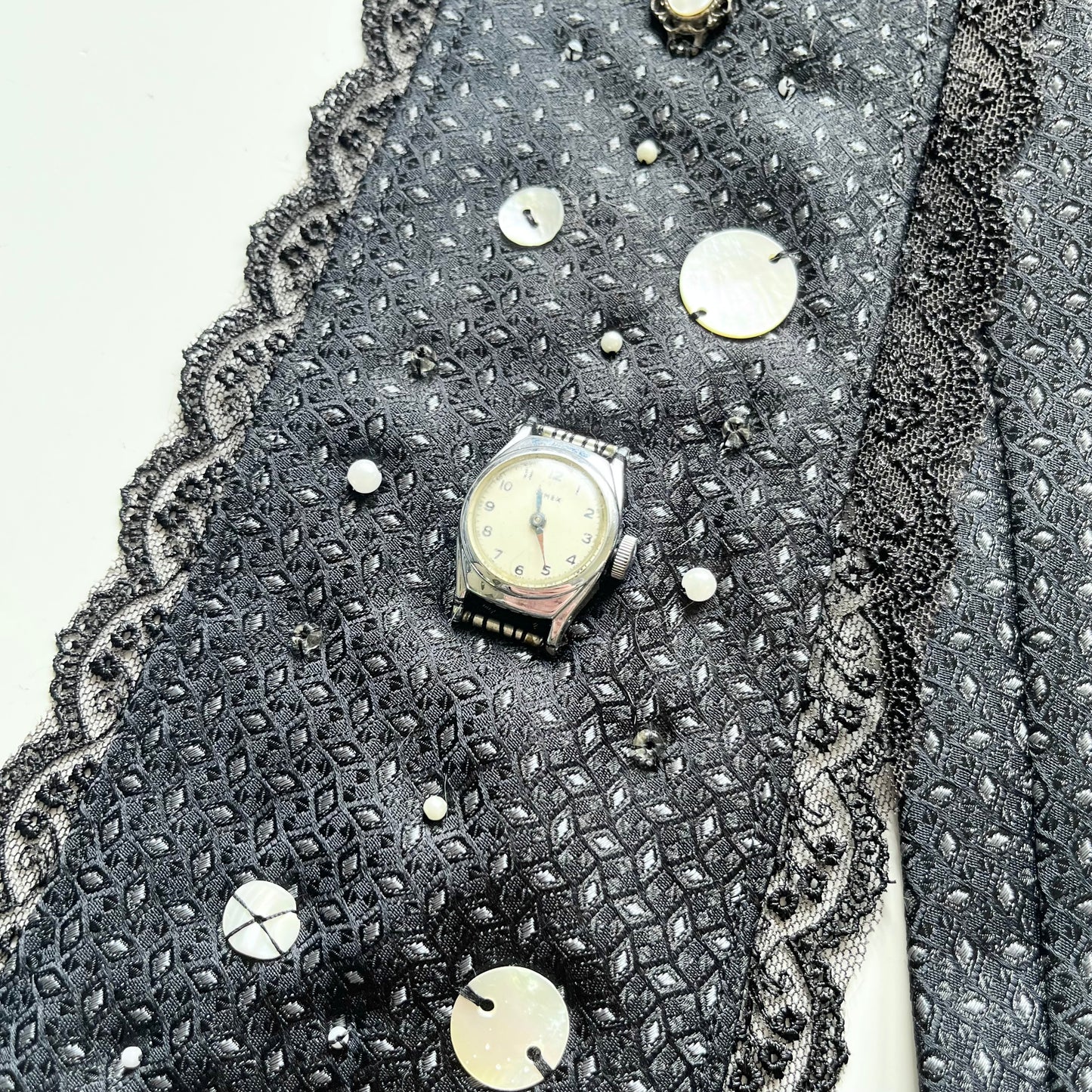 Spiked lace